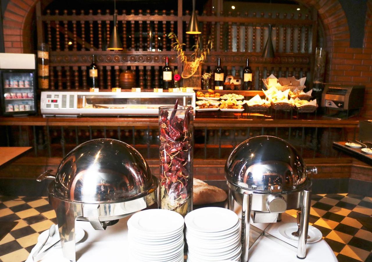 Hotel Y Centro De Eventos Manquehue Las Condes Сантьяго Екстер'єр фото